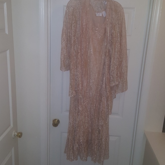 dress - Picture 1 of 7